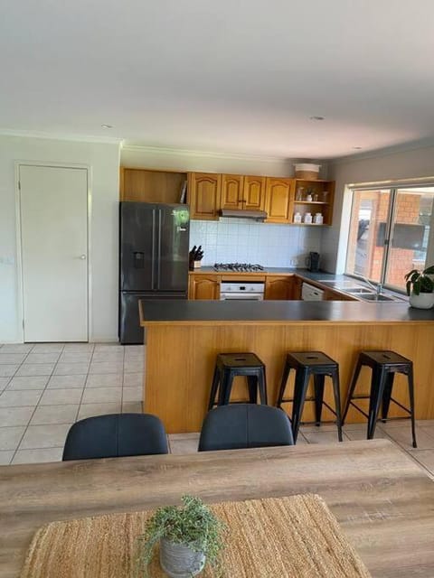 Open 4 bedroom home House in Warrnambool