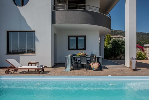 Property building, Pool view