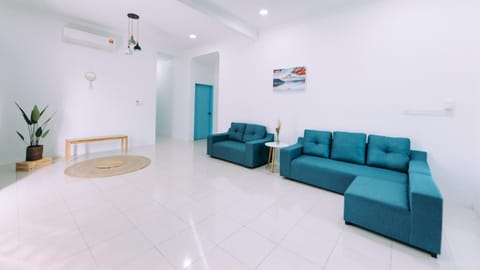 No 19 Studio Homestay (Semi-D), Port Dickson (up to 13 pax) Haus in Port Dickson