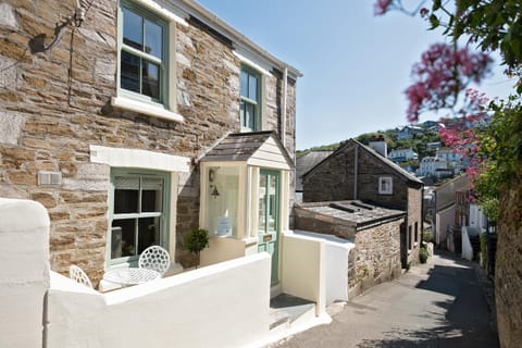 Enchanting Harbourside Cottage with Panoramic Views House in Fowey