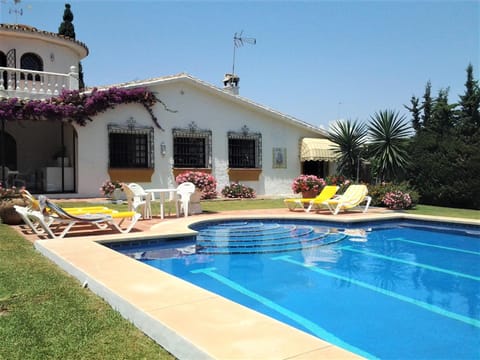 Garden, Garden view, Pool view, Swimming pool, sunbed