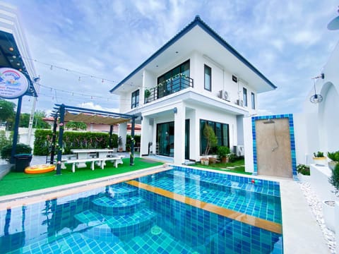 Fhamai Pool Villa Pattaya (บ้านฟ้าใหม่ พูลวิลล่า) Villa in Pattaya City