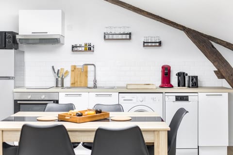 Dining area, kitchen