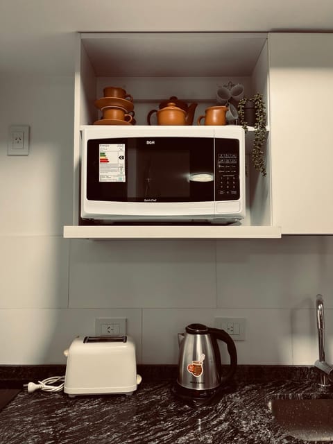 Kitchen or kitchenette, minibar, toaster