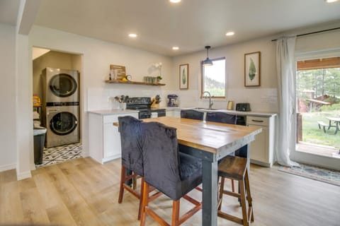 Modern South Fork Vacation Rental with Deck and Grill! Casa in South Fork