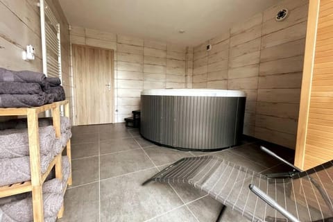 Hot Tub, Spa and wellness centre/facilities