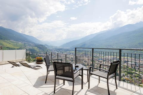 REVO Apartaments - Gualzi63 the Best View Condo in Sondrio