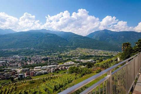 REVO Apartaments - Gualzi63 the Best View Condo in Sondrio