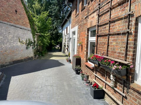 Property building, Facade/entrance, Spring
