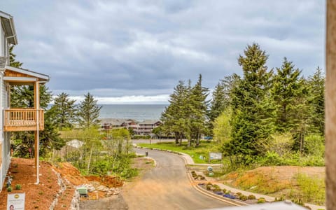 Jim's Folly House in Depoe Bay