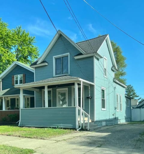 Arianna's Modern Makeover House in Grand Rapids