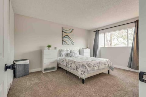 Cozy home! 16 Min away from strip and fremont Eigentumswohnung in North Las Vegas