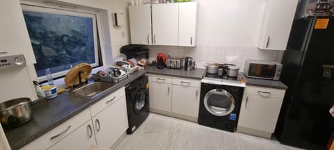 Spacious Room with Kichenet Vacation rental in Rotherham