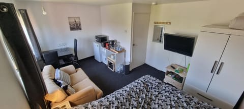 Spacious Room with Kichenet Vacation rental in Rotherham