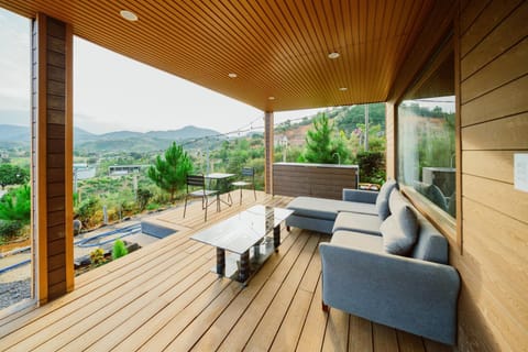 Day, Natural landscape, View (from property/room), Balcony/Terrace, Seating area, Mountain view