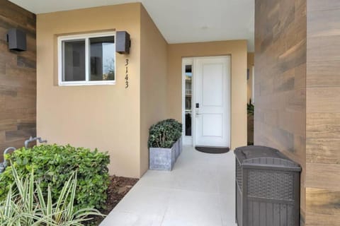 Luxury Townhouse located NEXT to DISNEY ORLANDO House in Bay Lake