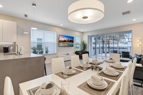 Modern Townhouse near Disney with Heated Pool Casa in Four Corners