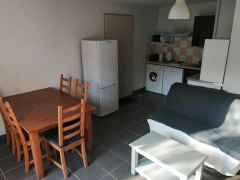 Charmant T2 dans village vacances avec piscine Apartment in Carpentras