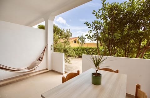 Natural landscape, Balcony/Terrace, Dining area, Garden view