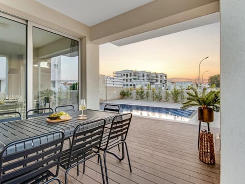 Patio, Dining area, Pool view, Swimming pool