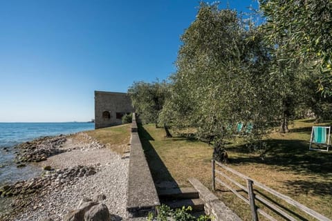 Oleandro apartment directly on the lake Apartment in Gargnano