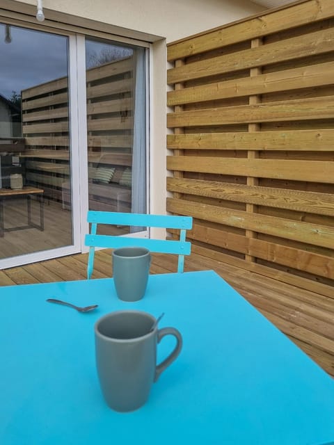 Studio Terrasse wifi parking à 50m du Tram B Apartment in Pessac