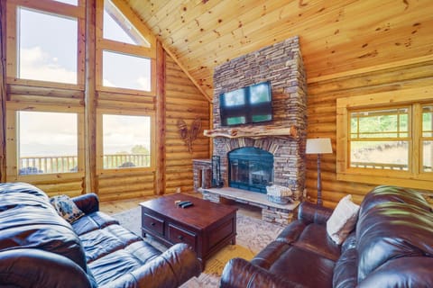 Stunning Banner Elk Cabin Rental with Hot Tub! House in Beech Mountain