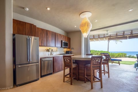 Dining area, kitchen