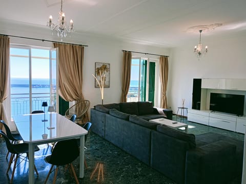 Communal lounge/ TV room, Living room, Dining area