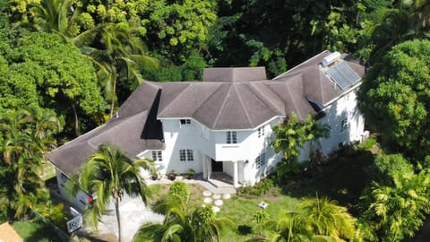 Gully Point Chalet in Holetown