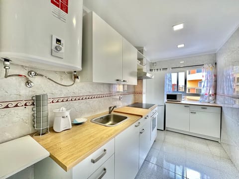 Kitchen or kitchenette, minibar, pet friendly, stove