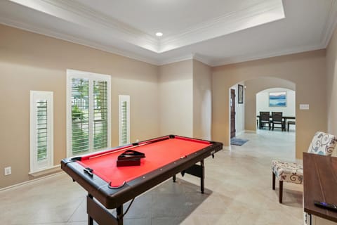 Heated Pool & Jacuzzi & BBQ & 20 min Beach DT & Pool Table & South Side CC House in North Padre Island