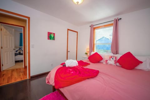 Cute Artsy7 Getaway, large parking, 20mins to OSU House in Albany
