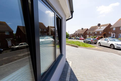 Property building, Day, Neighbourhood, Street view, Parking