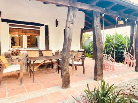 View (from property/room), Dining area, Garden view