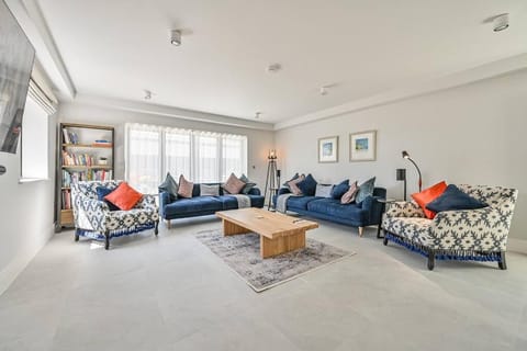 Spacious Boutique House Near Beach and Bars, with Parking House in Saint Austell