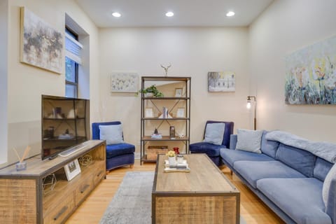 Pet-Friendly Chicago Getaway 4 Mi to Downtown! Condominio in Lower West Side