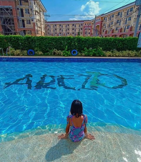 Property building, Day, People, Pool view, Swimming pool, Swimming pool, children, group of guests, sunbed