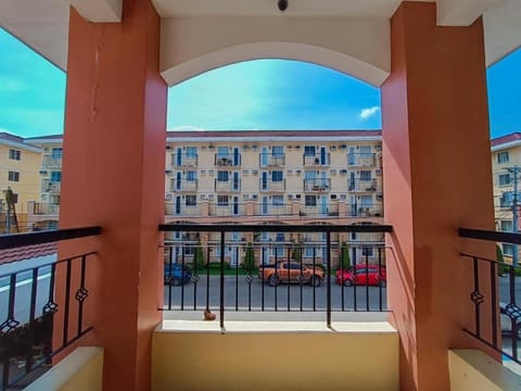 Property building, Day, Balcony/Terrace