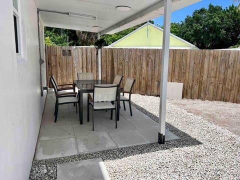 New! Tropical Hideaway near Beach! Tons of Parking Condo in Boynton Beach