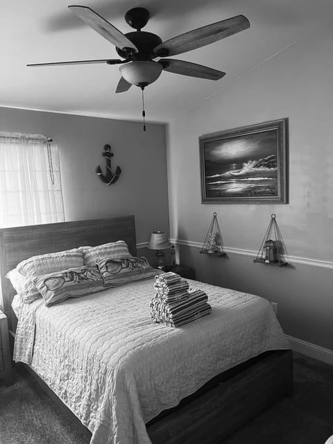 Short or Long Term Private Room with Amenities Vacation rental in Bakersfield