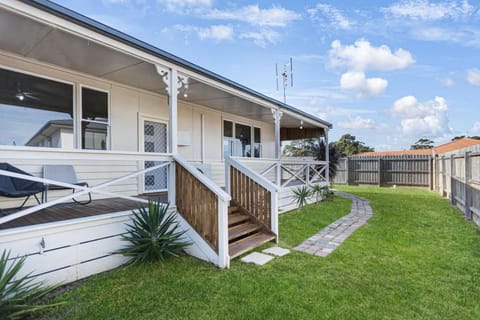 Capes View House in Lakes Entrance