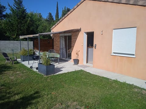 Maison climatisée avec SPA, jardin, terrasse Haus in Carcassonne