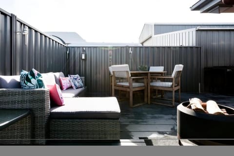 Devonport Delight Close To Ferry Terminal Dog Friendly "Happy Tails" House in Devonport