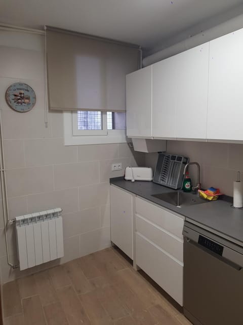 Kitchen or kitchenette, pet friendly, stove