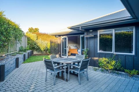 Patio, Dining area