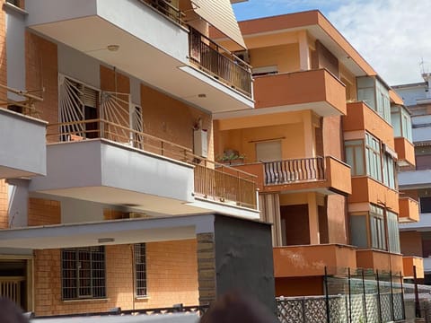 Property building, Day, Balcony/Terrace