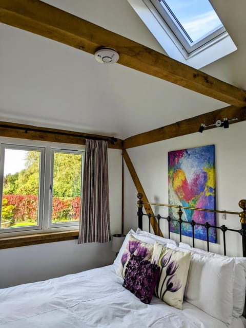 Romantic Barn, Private Hot-Tub near Diddly Squat 2 or 3 night stays Apartment in West Oxfordshire District