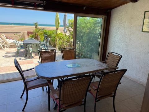 View (from property/room), Dining area, Sea view