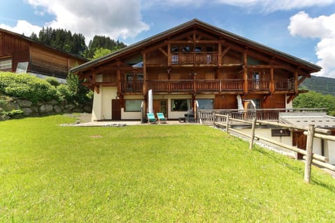 Maison Neuve - Grand appartement- Terrasse - Sauna - Vue sur la vallée du Mont-Blanc Apartment in Les Houches